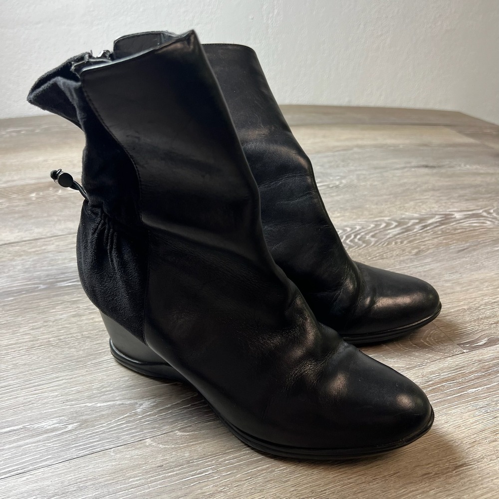 Calvin Klein Ianna Wedge Boots Womens 8.5M Black Leather Suede Zip Ankle Bootie